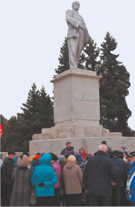 Под красными флагами