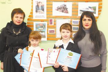 На снимке: Т. Румянцева, Вероника Бойцова, Дарья Рыбина, Я. Бойкова (слева направо).