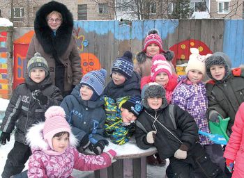 «Гномики» и их воспитатели из детского сада № 22