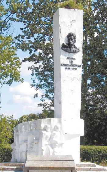 За что мстят памятнику