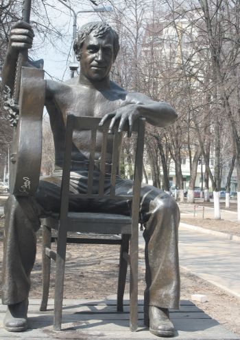 Памятник В. Высоцкому