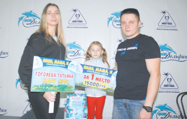 Вместе весело играть: прыгать, бегать, мяч бросать