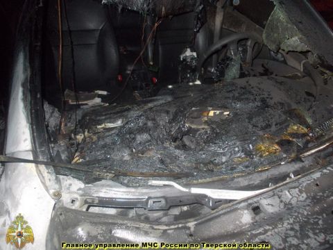 В центре Твери сгорел внедорожник "Сузуки"