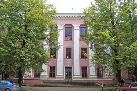 Комсомолу — стольник