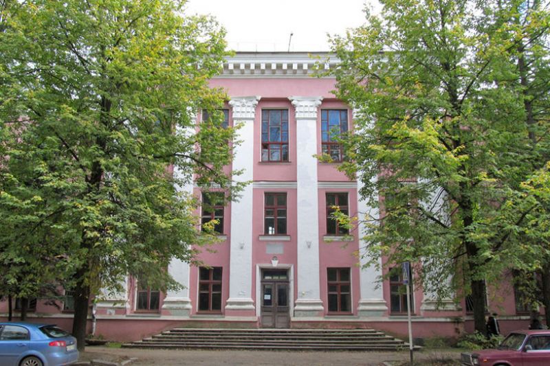 Комсомолу — стольник