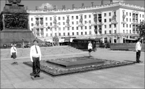 Ржевский пост №1 у вечного огня в Минске. Июль 2009 г.