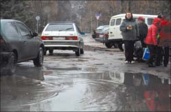Лужа у поликлиники