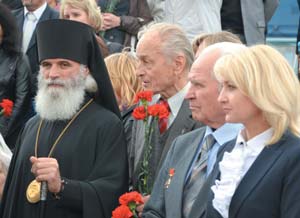 Перед памятником Сеслевину