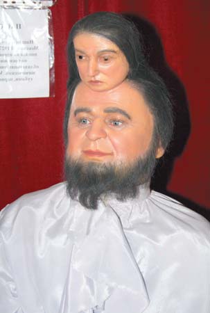 Мужчина с двумя головами